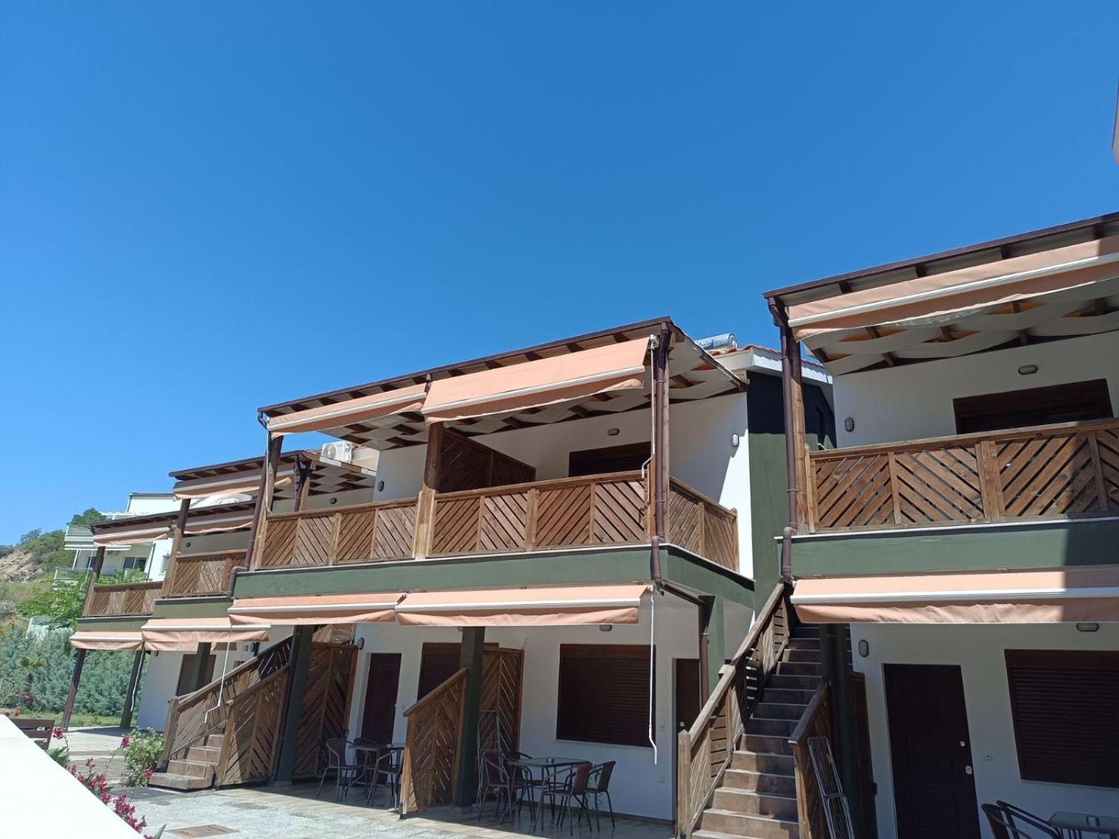 Mad'S Villas Nea Peramos  Exterior photo
